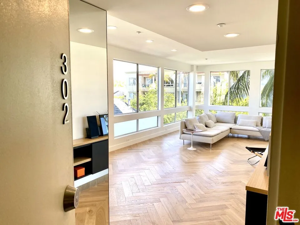 2237 S Bentley Avenue 302, Los Angeles, California 90064 home-pic-19